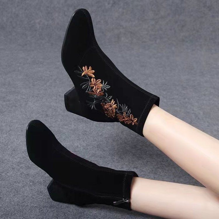 🥰🥰【35-40】Ghițe cu vârf rotund și toc gros, brodat